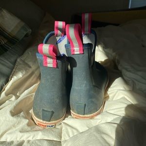 X tra tuff rain boots size 11